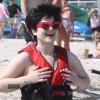 La métamorphose de Kelly Osbourne : Le 2 avril 2009, Kelly préfère cacher son corps sous un short à la plage...