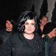La métamorphose de Kelly Osbourne : En août 2005, Kelly Osbourne et très ronde, brune mais affiche un sourire charmant !  