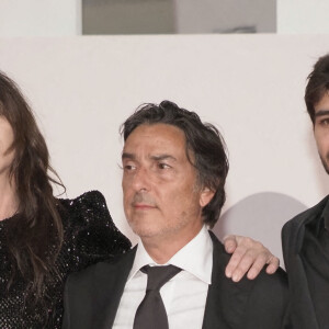 Charlotte Gainsbourg, son compagnon Yvan Attal et leur fils Ben à la première de "Les Choses Humaines" au 78ème Festival International du Film de Venise (Mostra), le 9 septembre 2021. 
