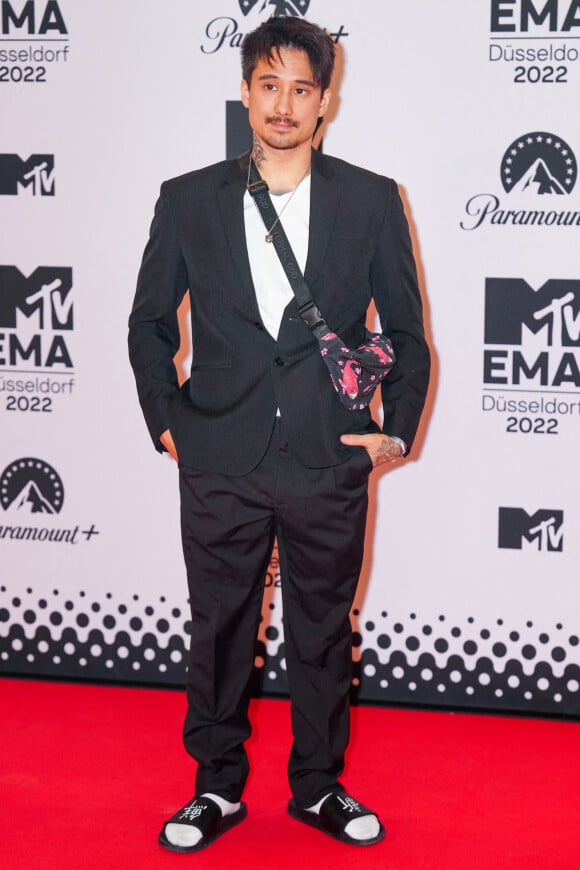 Julian Bam au photocall des "MTV Europe Music Awards 2022" à Dusseldorf, le 13 novembre 2022. 