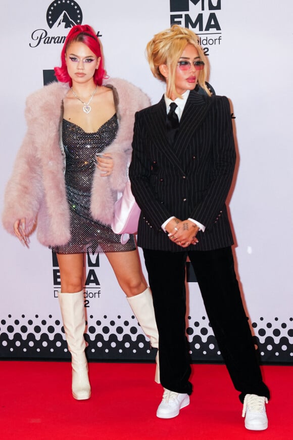 Badmomzjay and Loredana au photocall des "MTV Europe Music Awards 2022" à Dusseldorf, le 13 novembre 2022. 