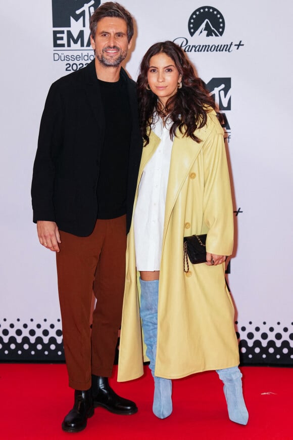 Tom Beck avec Chryssanthi Kavazi au photocall des "MTV Europe Music Awards 2022" à Dusseldorf, le 13 novembre 2022. 