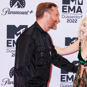 Ava Max and David Guetta au photocall des "MTV Europe Music Awards 2022" à Dusseldorf, le 13 novembre 2022. 