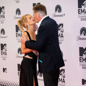 David Hasselhoff et sa femme Hayley Roberts au photocall des "MTV Europe Music Awards 2022" à Dusseldorf, le 13 novembre 2022. 