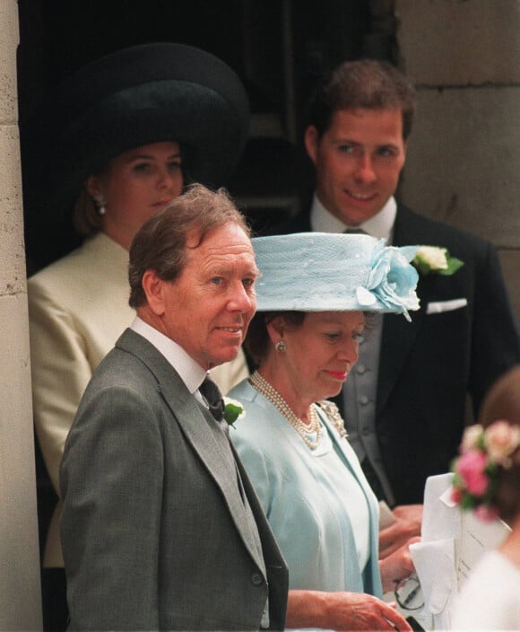 Archives - Antony Armstrong-Jones, Lord Snowdon et la princesse Margaret lors du mariage de leur fille Sarah Armstrong-Jones et Daniel Chatto le 14 juillet 1994 