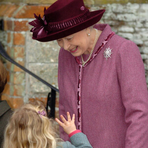La reine Elizabeth II sourit à sa nièce, Margarita Armstrong-Jones, à la messe de Noël de Sandringham, le 25 décembre 2006.  Photo by Chris Radburn/PA-Empics/ABACAPRESS.COM