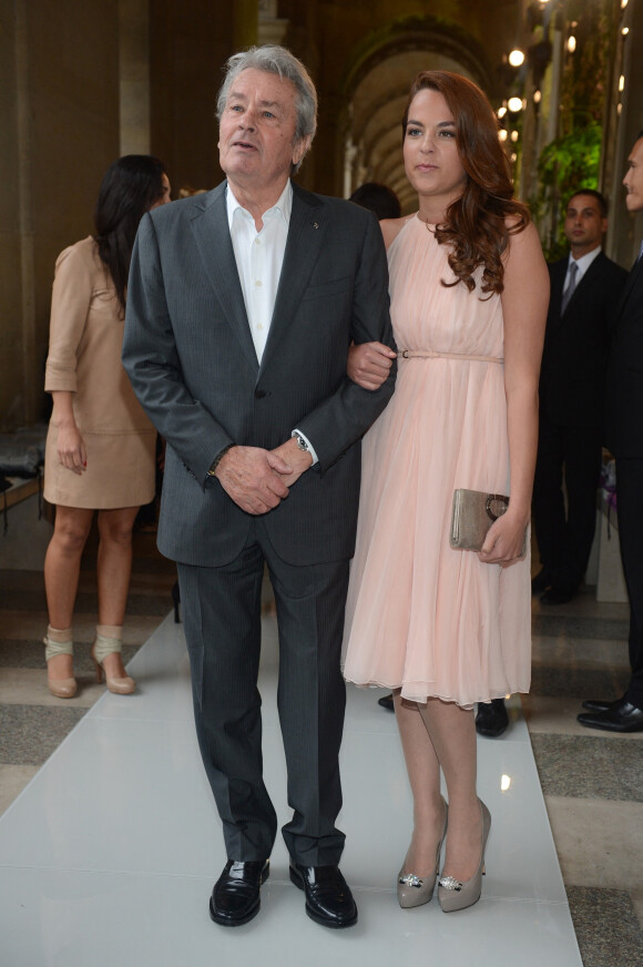 Alain Delon et sa fille Anouchka lors du défilé Salvatore Ferragamo à Paris en 2013