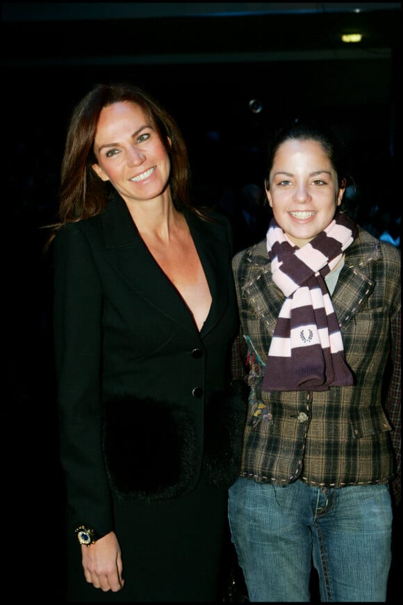 Rosalie Van Breemen et sa fille Anouchka lors d'un défilé Valentino en 2006