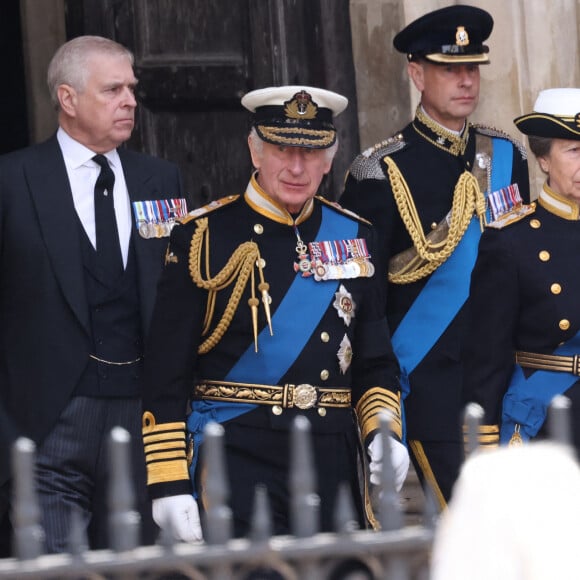 Le prince Andrew, duc d'York, le roi Charles III d'Angleterre, la princesse Anne, le prince Edward, comte de Wessex - Sorties du service funéraire à l'Abbaye de Westminster pour les funérailles d'Etat de la reine Elizabeth II d'Angleterre le 19 septembre 2022. 