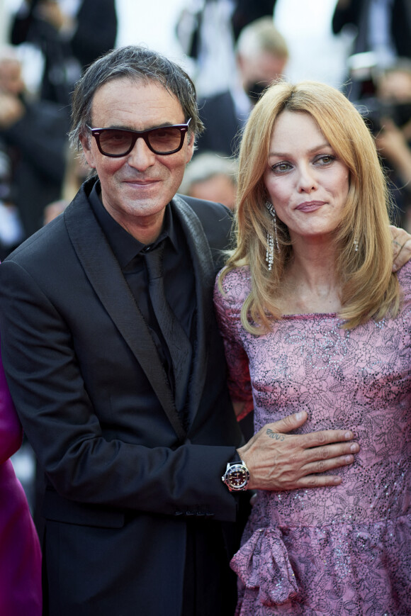 Vanessa Paradis, Samuel Benchetrit - Montée des marches du film « De son vivant » lors du 74ème Festival International du Film de Cannes. Le 10 juillet 2021 © Borde-Jacovides-Moreau / Bestimage