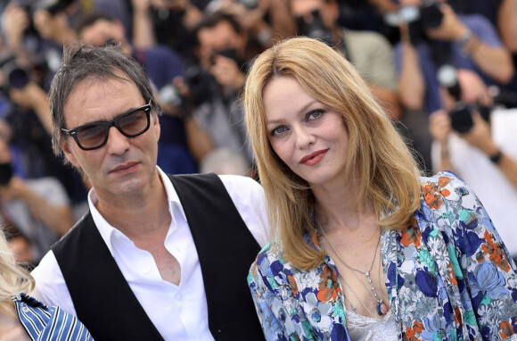Vanessa Paradis, Samuel Benchetrit (réalisateur) au photocall du film Cette musique ne joue pour personne (Cannes première) lors du 74ème festival international du film de Cannes le 10 juillet 2021 © Borde / Jacovides / Moreau / Bestimage