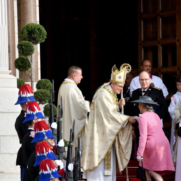 Mgr Dominique-Marie David archevêque de Monaco, le prince Albert II de Monaco, la princesse Charlene, la princesse Caroline de Hanovre, la princesse Stéphanie - Arrivées à La cathédrale Notre-Dame-Immaculée de Monaco pour la messe lors de la Fête Nationale de la principauté de Monaco le 19 novembre 2022. © Dominique Jacovides / Bruno Bebert / Bestimage
