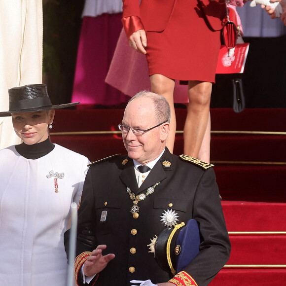 Le prince Albert II de Monaco, la princesse Charlene - Sorties de la cathédrale Notre-Dame-Immaculée de Monaco pour la messe lors de la Fête Nationale de la principauté de Monaco le 19 novembre 2022. © Dominique Jacovides / Bruno Bebert / Bestimage