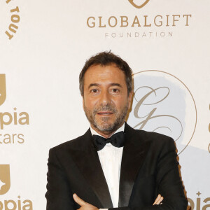 Bernard Montiel - Photocall de la 10ème édition du "Global Gift Gala 2022" au Four Seasons Hotel George V à Paris le 19 novembre 2022. © Marc Ausset-Lacroix / Bestimage