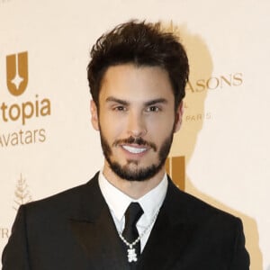 Baptiste Giabiconi - Photocall de la 10ème édition du "Global Gift Gala 2022" au Four Seasons Hotel George V à Paris le 19 novembre 2022. © Marc Ausset-Lacroix / Bestimage