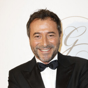 Bernard Montiel - Photocall de la 10ème édition du "Global Gift Gala 2022" au Four Seasons Hotel George V à Paris le 19 novembre 2022.  © Marc Ausset-Lacroix / Bestimage 