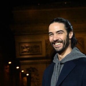 Tahar Rahim - Inauguration des illuminations de l'Avenue des Champs-Elysées à Paris le 20 novembre 2022. ©Coadic Guirec/Bestimage