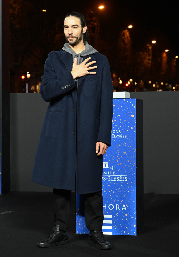 Tahar Rahim - Inauguration des illuminations de l'Avenue des Champs-Elysées à Paris le 20 novembre 2022. ©Coadic Guirec/Bestimage