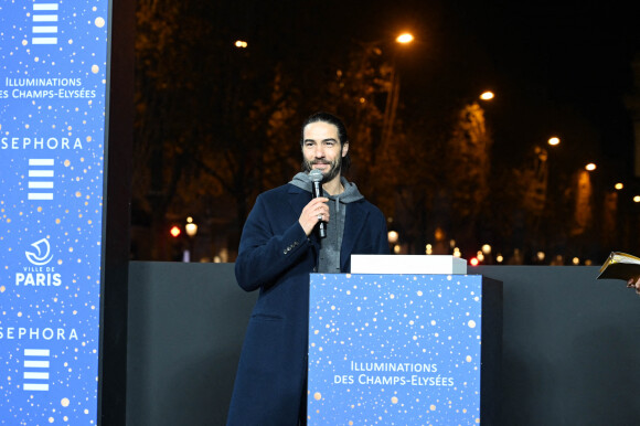 Tahar Rahim - Inauguration des illuminations de l'Avenue des Champs-Elysées à Paris le 20 novembre 2022. ©Coadic Guirec/Bestimage