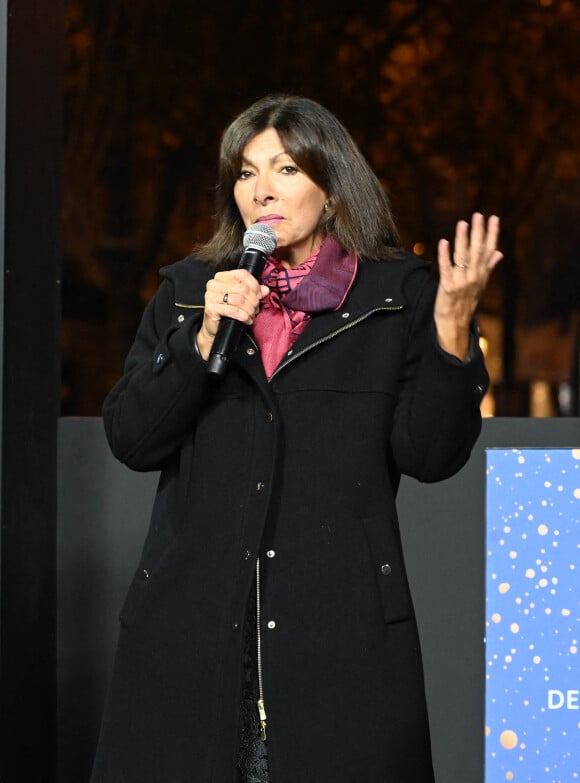 Anne Hidalgo - Inauguration des illuminations de l'Avenue des Champs-Elysées à Paris le 20 novembre 2022. ©Coadic Guirec/Bestimage