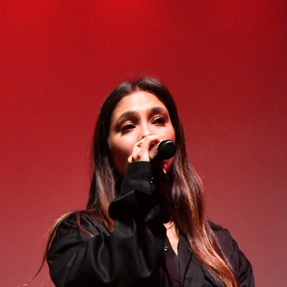 Exclusif - Louane et Chilla ( Maréva Ranarivelo) - La chanteuse Chilla ( Maréva Ranarivelo) en showcase pour la sortie de son album "Ego" à Paris le 3 novembre 2022. © Veeren / Bestimage 
