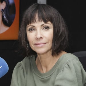 Exclusif - Mathilda May invitée de CS Cohen à Radio J. Elle fait la promotion de son spectacle Make Up
