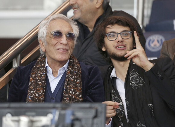 Gérard Darmon et son fils Jules au match Psg-Marseille au Parc des Princes à Paris le 4 octobre 2015.