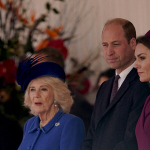 Camilla Parker Bowles, reine consort d'Angleterre, le prince William, prince de Galles, et Catherine (Kate) Middleton, princesse de Galles - La famille royale du Royaume Uni lors de la cérémonie d'accueil du président de l'Afrique du Sud, en visite d'état à Londres, Royaume Uni, le 22 novembre 2022. 