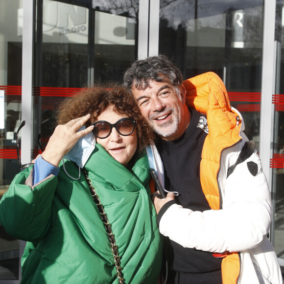 Exclusif - Valérie Mairesse et Stéphane Plaza à la sortie des studios RTL à Neuilly-sur-Seine, le 6 janvier 2022.