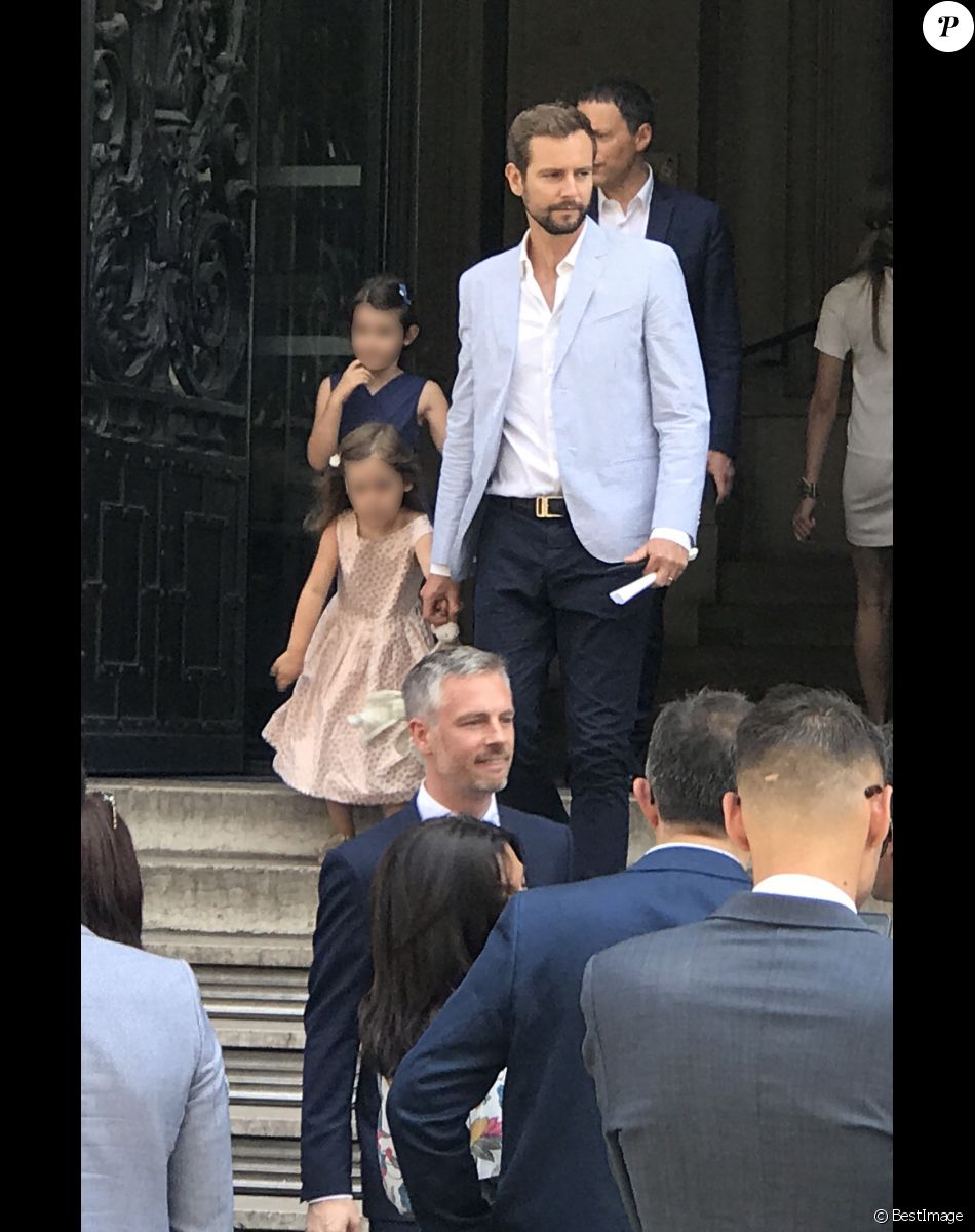 Exclusif - Marc-Olivier Fogiel avec son mari François Roelants et leurs filles Lily et Mila, Anne Hidalgo - Bruno Julliard (Premier Adjoint à la Maire de Paris chargé de la culture, du patrimoine, des métiers d'art, des relations avec les arrondissements et de la nuit) s'est marié avec Paul Le Goff à la mairie du 10ème arrondissement de Paris le 8 juillet 2017.
