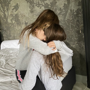 Marc-Olivier Fogiel partage une rare photo de ses deux filles, Mila et Lily - Instagram
