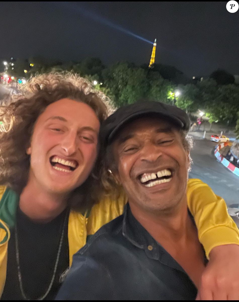Yannick Noah et ses enfants passent la soirée à l'Hôtel de Crillon.