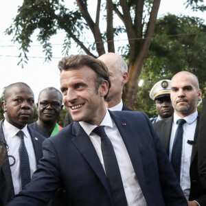 Joalukas Noah, Yannick Noah et le président français Emmanuel Macron - Le président français Emmanuel Macron et Yannick Noah au village Noah pour un débat avec la société civile et un concert, Yaoundé, Cameroun, le 26 juillet 2022. Emmanuel Macron effectue une tournée africaine de trois jours au Cameroun, au Bénin et en Guinée-Bissau. © Stéphane Lemouton/Bestimage