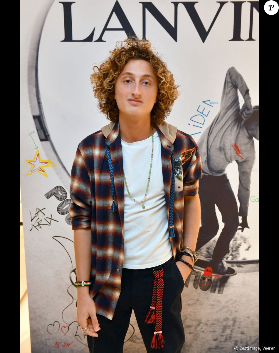 Exclusif - Joalukas Noah (fils de Y.Noah et I.Camus) - People lors de la présentation de la collection capsule de la maison Lanvin "Poetry in Motion", une nouvelle ligne jeune "surfer" , à la boutique Lanvin à Paris. Le 8 décembre 2021 © Veeren / Bestimage