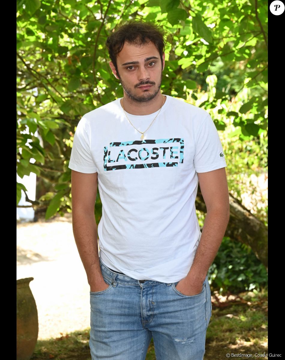 Sofiane Bennacer au photocall du film "Les Amandiers" lors du 15ème festival du film francophone de Angoulême, France, le 27 août 2022. © Coadic Guirec/Bestimage