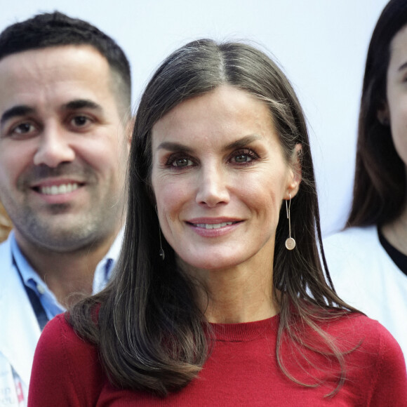 La reine Letizia d'Espagne à son arrivée à la session sur la santé mentale et le monde du travail à Barcelone, le 23 novembre 2022