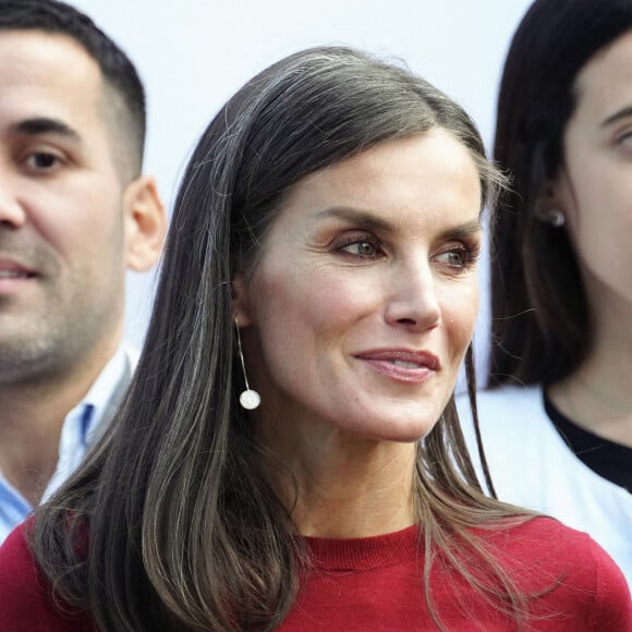 La reine Letizia d'Espagne à son arrivée à la session sur la santé mentale et le monde du travail à Barcelone, le 23 novembre 2022