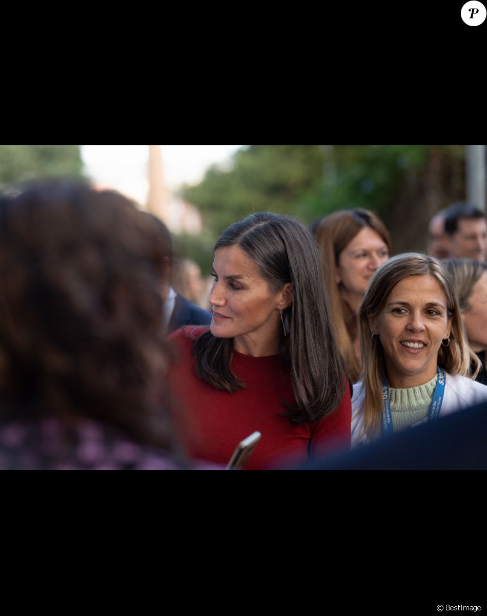 La reine Letizia d'Espagne lors de la journée inaugurale du 20ème anniversaire du Réseau Local des Bureaux Techniques du Travail (OTL) du Conseil Provincial de Barcelone, à Barcelone. Le 23 novembre 2022