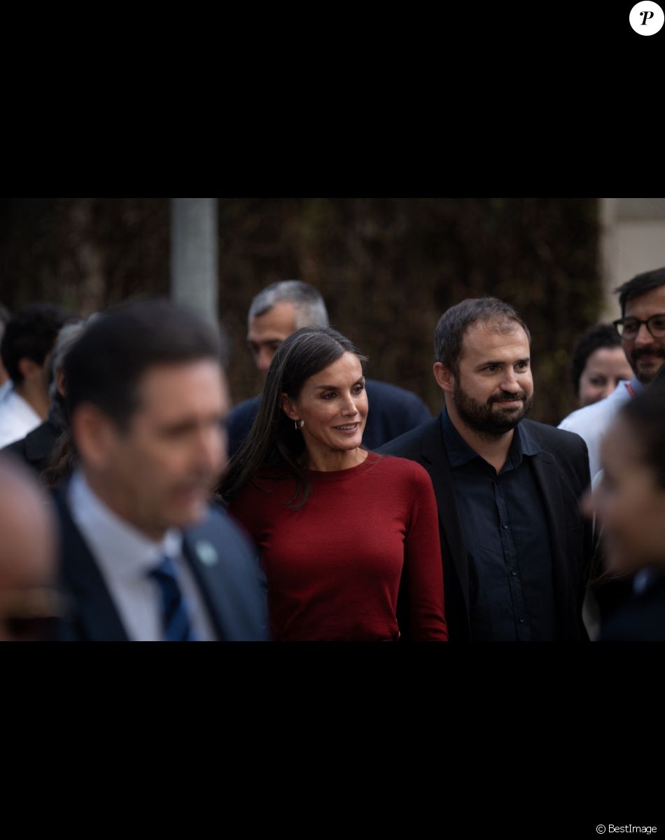 La reine Letizia d'Espagne lors de la journée inaugurale du 20ème anniversaire du Réseau Local des Bureaux Techniques du Travail (OTL) du Conseil Provincial de Barcelone, à Barcelone. Le 23 novembre 2022
