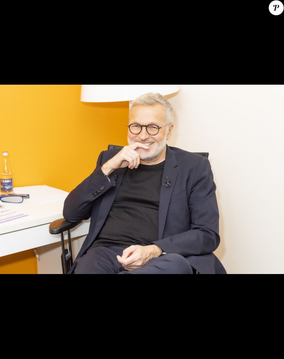 Exclusif - Laurent Ruquier en backstage de la dernière émission de Laurent Ruquier pour "On Est En Direct (OEED)" à Paris, le 4 juin 2022. © Jack Tribeca/Bestimage