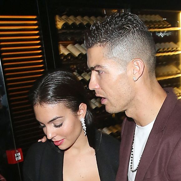 Cristiano Ronaldo, sa compagne Georgina Rodríguez et son fils Cristiano Ronaldo Jr. ont dîné au restaurant Zela à Londres.