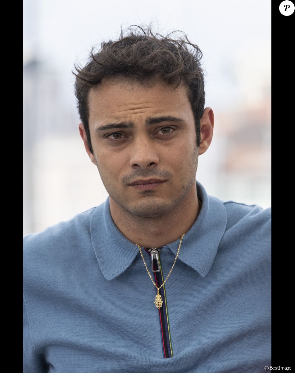 Sofiane Bennacer au photocall du film "Les Amandiers" lors du 75ème Festival International du Film de Cannes, le 23 mai 2022. © Cyril Moreau / Bestimage