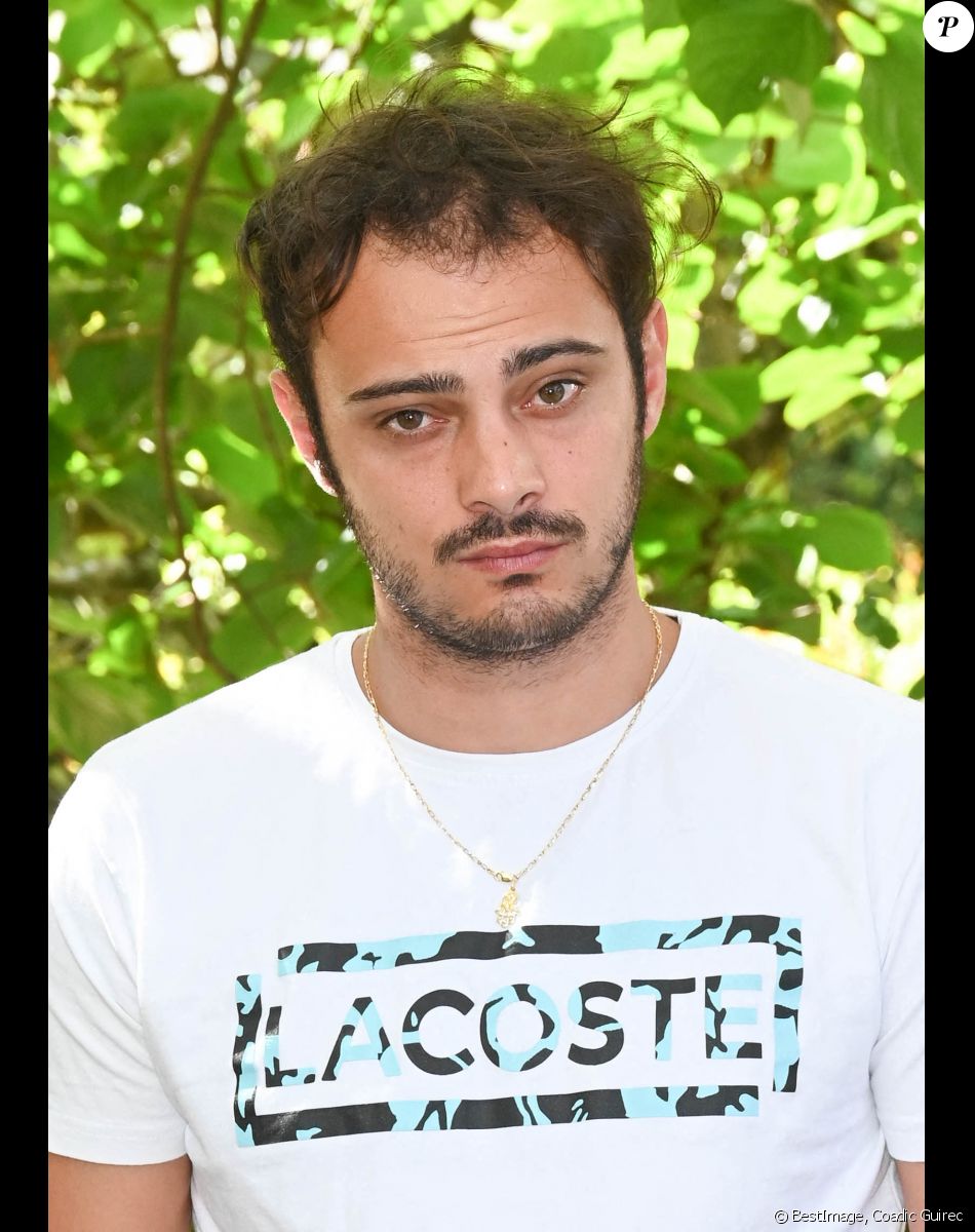 Sofiane Bennacer au photocall du film "Les Amandiers" lors du 15ème festival du film francophone de Angoulême, France, le 27 août 2022. © Coadic Guirec/Bestimage