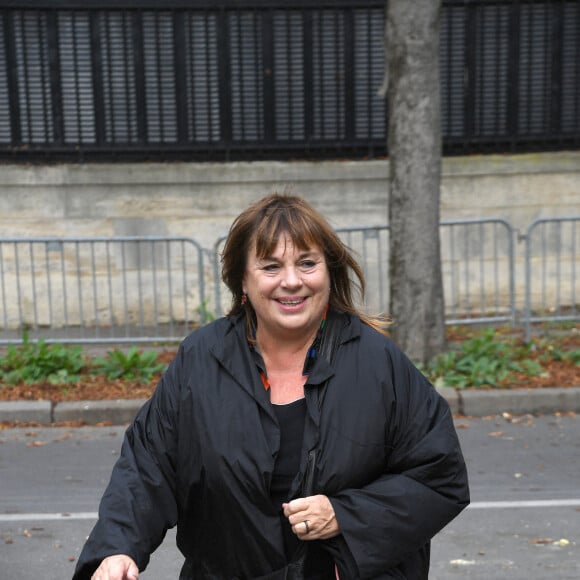 Exclusif - Michèle Bernier - Arrivées à l'enregistrement de l'émission "Vivement Dimanche" au Studio Gabriel à Paris, diffusée le 9 octobre 2022 sur France 3. Paris le 5 octobre 2022. © Giancarlo Gorassini / Bestimage 