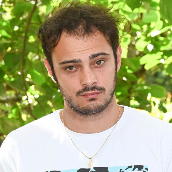 Sofiane Bennacer au photocall du film "Les Amandiers" lors du 15ème festival du film francophone de Angoulême, France, le 27 août 2022. © Coadic Guirec/Bestimage 