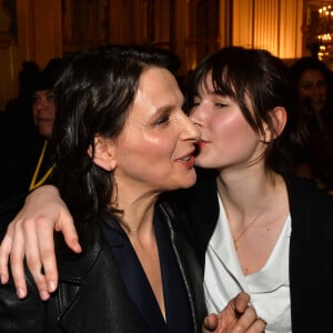 Exclusif - Juliette Binoche et sa fille Hannah Magimel - Juliette Binoche reçoit le "French Cinema Award Unifrance" au Ministère de la Culture à Paris, le 19 janvier 2018. © Veeren/Bestimage