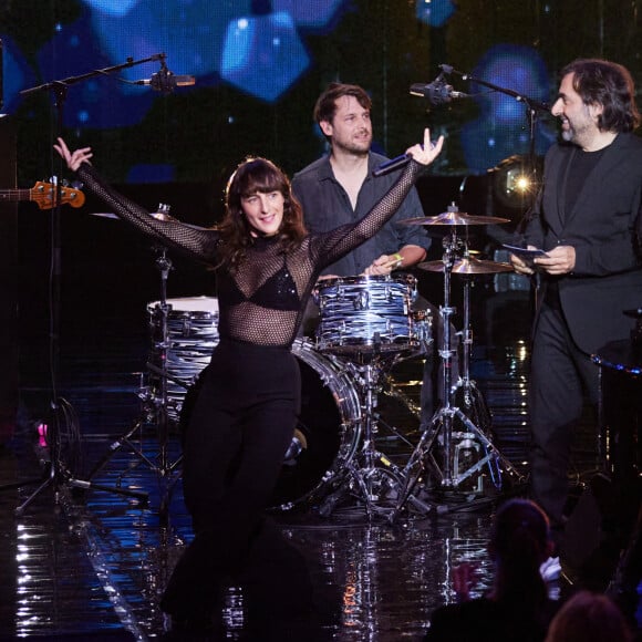 Exclusif - Juliette Armanet, André Manoukian et Laury Thilleman - Enregistrement de l'émission "La fête de la Chanson française" à Paris, diffusée le 29 novembre sur France 2. Le 7 novembre 2022 © Cyril Moreau-Veeren / Bestimage