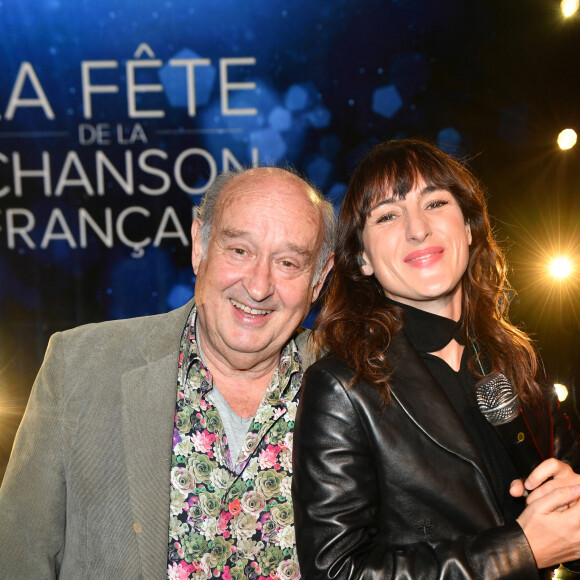 Exclusif - Michel Jonasz et Juliette Armanet - Backstage - Enregistrement de l'émission "La fête de la Chanson française" à Paris, diffusée le 29 novembre sur France 2. Le 7 novembre 2022 © Cyril Moreau-Veeren / Bestimage