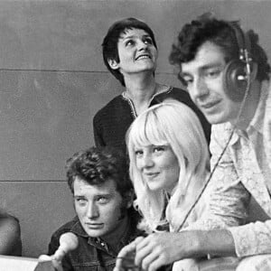 Johnny Hallyday, Suylvie Vartan et le chanteur Carlos en 1968
