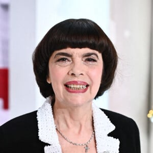 Exclusif - Mireille Mathieu - Enregistrement de l'émission Vivement dimanche au studio Gabriel, présentée par M. Drucker à Paris le 25 novembre 2022. L'émission sera diffusée sur France 3 le 4 décembre 2022.